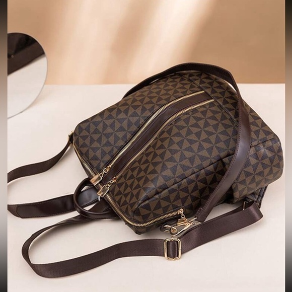 Large Capacity Backpack With Wristlet - Picture 6 of 10